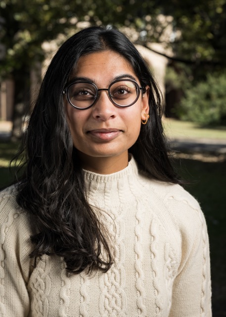Aisha's headshot